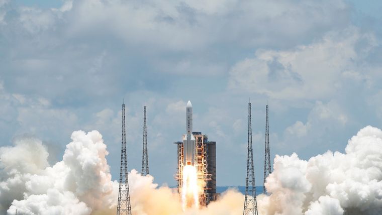 Despegue del cohete Long March-5 desde Wenchang, Hainan, China. Foto: Reuters