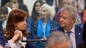 Cristina Fernández de Kirchner junto al abogado Carlos Beraldi. Foto: Twitter Radio 10