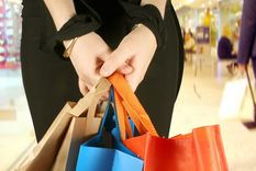 El consumismo deja huellas en el comportamiento humano.