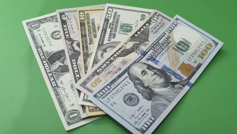 La cotización del dólar ha presentado alta volatilidad en el arranque la nueva semana. Foto: Juan Mateo Aberastain Zubimendi / MDZ.