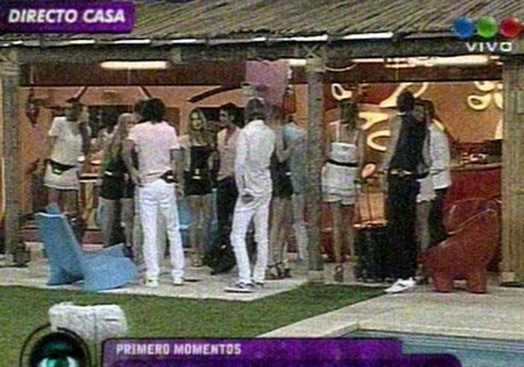 Los primeros momentos de los hermanitos en la casa principal.