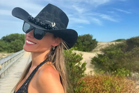 El look playero de Pampita.