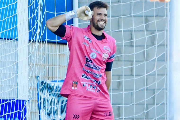 El Loco Tello atajó en varios equipos de la provincia, como así también en el fútbol colombiano. El Loco Tello atajó en varios equipos de la provincia, como así también en el fútbol colombiano.