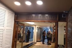 Dolor En la puerta del edificio se escucharon gritos y llantos.