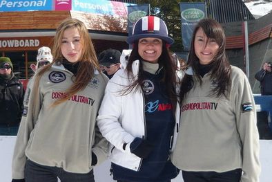 MDZol | Verónica Varano posó para las cámaras junto a dos promotoras. Foto: Gentileza Colombo-Pashkus