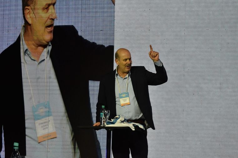 Los convenios colectivos de trabajo, uno de los focos de discusión que plantea el Gobierno en su reforma laboral. Los convenios colectivos de trabajo, uno de los focos de discusión que plantea el Gobierno en su reforma laboral.