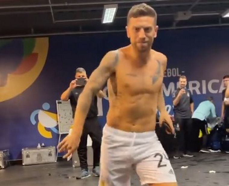 El Papu, una vez más, deslumbró con su baile Foto: Instagram @nicolasotamendi30