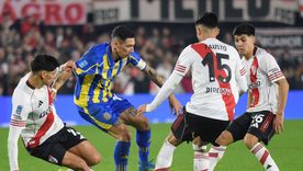 Di María protestó luego de la derrota de Rosario Central en el Monumental.