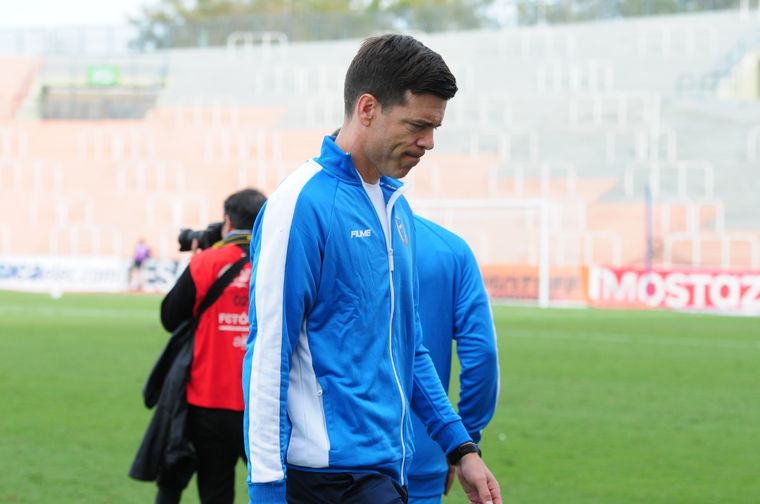 Esteban Solari le dejó un mensaje a los hinchas tras la caída en el clásico. Foto: Alf Ponce / MDZ
