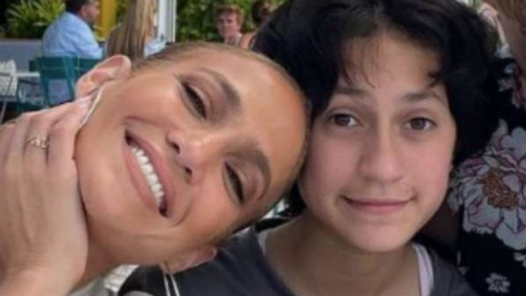 Foto: https://www.terra.com.mx/entretenimiento/2022/7/10/jennifer-lopez-la-evolucion-de-su-hija-emme-en-fotos-hasta-declararse-no-binaria-29220.html