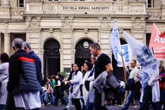 Lo cierto es que el Gobierno debe asumir la situación como un conflicto político que, en consecuencia, debe tener una resolución de las mismas características.&nbsp;