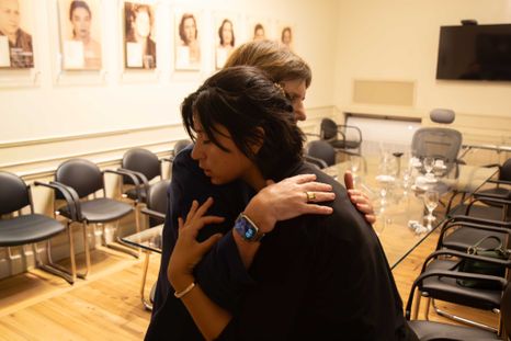 El abrazo entre Patricia Bullrich y la mamá de Jeremías Monzón.