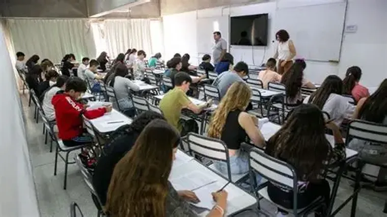 Se debe analizar cómo otros mercados desregulados han evolucionado. Se debe analizar cómo otros mercados desregulados han evolucionado.